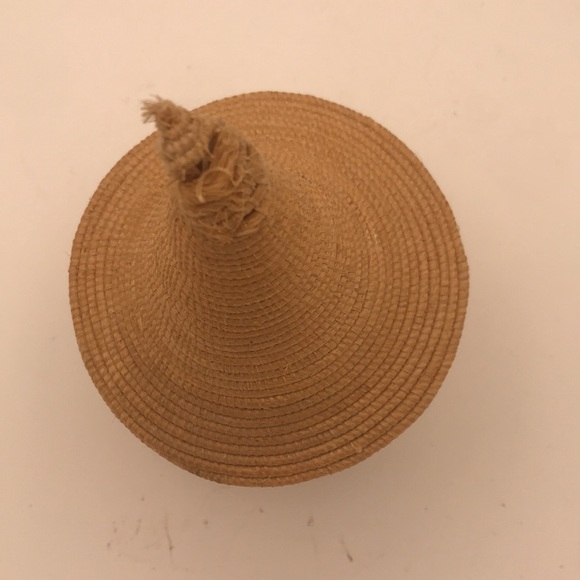 Rwandan Tutsi Nesting Baskets w/ Lids set of 5 - Picture 9 of 11